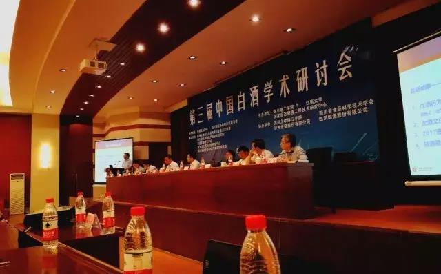 伟德国际邛崃市政府与四川理工学院签署战略合作协议